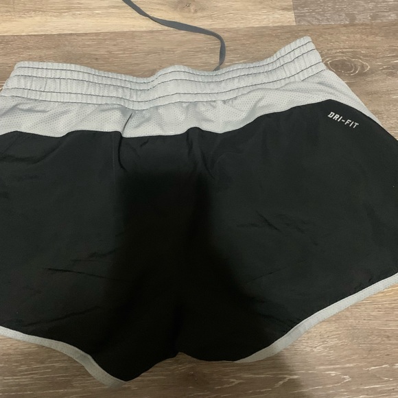 Nike dri fit dual layer athletic shorts. EUC - Picture 3 of 4